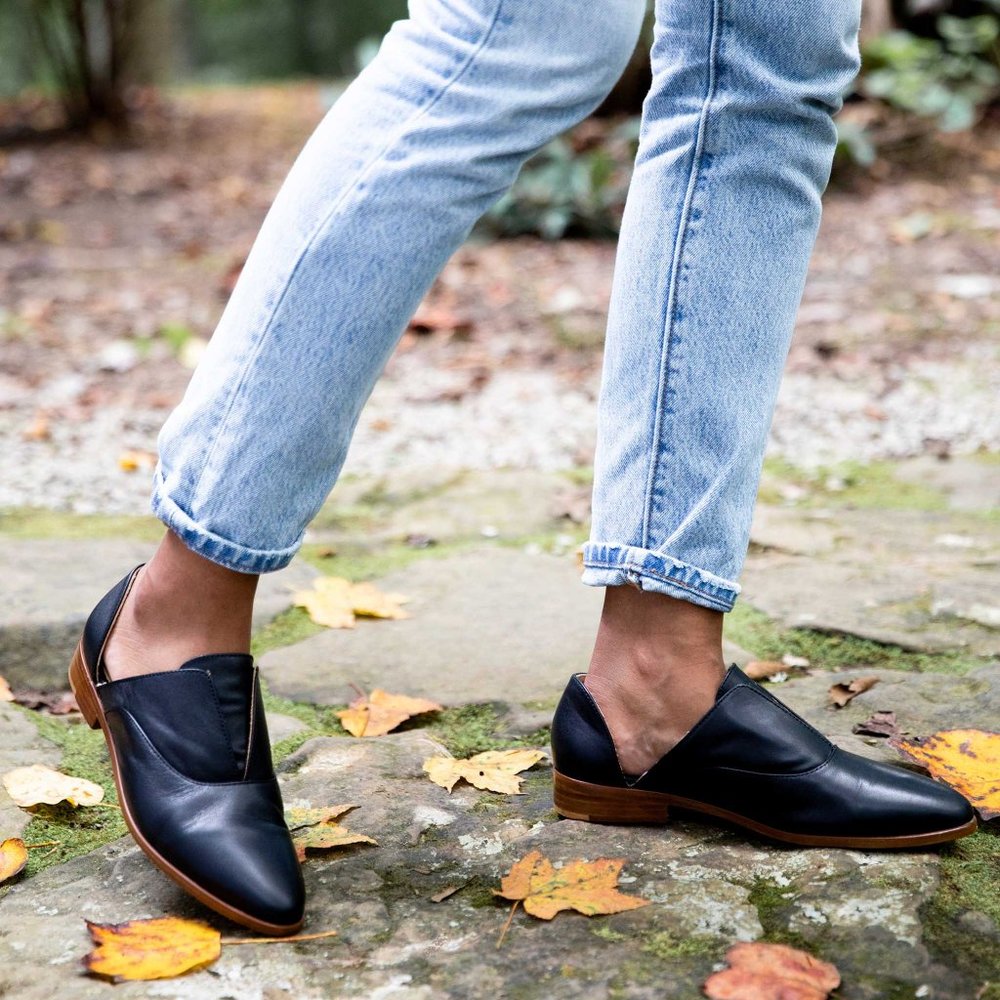 Nisolo Emma d’Orsay Oxford Black Loafers (Size 6.5)